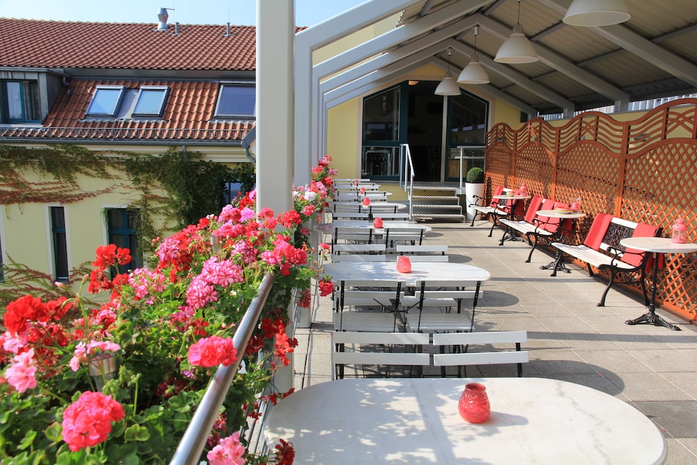 Mikon Eastgate Hotel