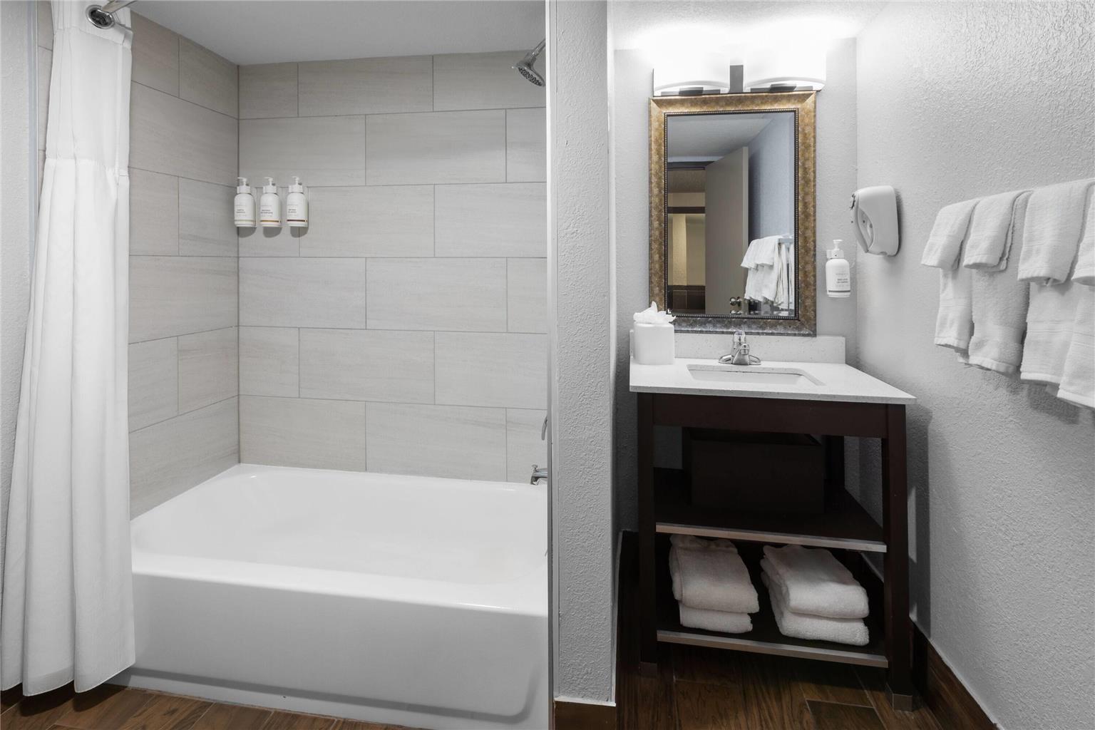 Baymont by Wyndham Downtown Detroit - photo 22