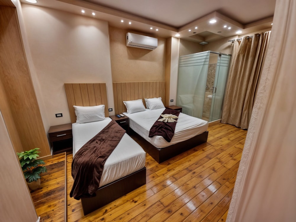 Cairo Plaza Luxe Hotel