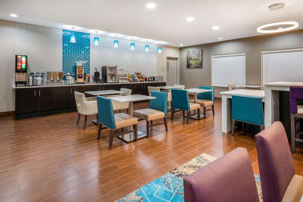 La Quinta Inn & Suites by Wyndham Boutte - photo 29