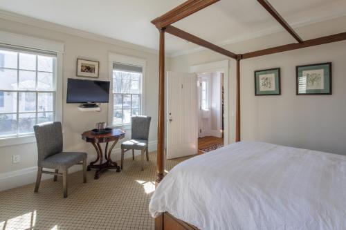 The Clarendon House - photo 20