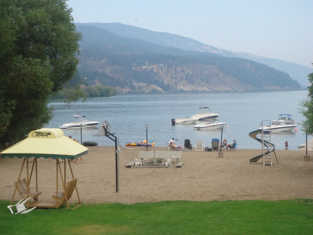 Kokanee Beach Resort Motel in Kelowna, Canada