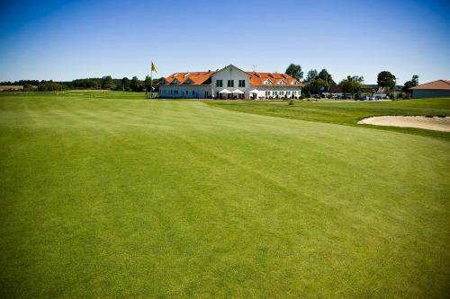 Golf Hotel Lisia Polana — hotel in Pomiechowek
