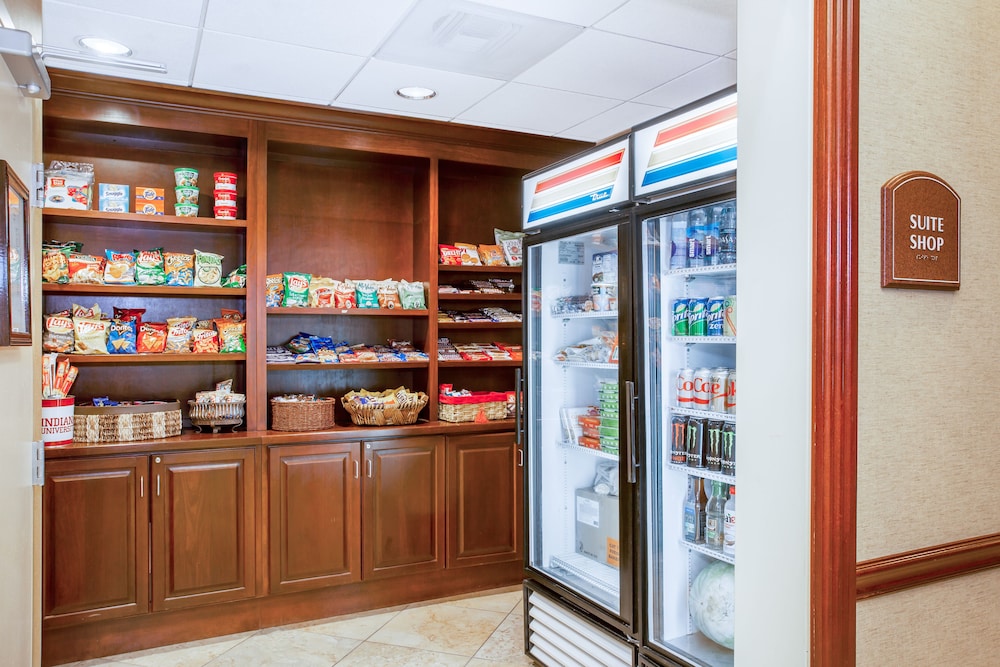 Holiday Inn Express & Suites Bloomington by IHG - photo 25