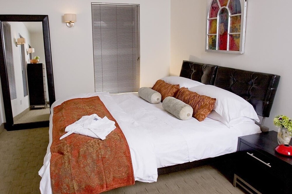 The St Laurent Social Club & Guest Rooms - photo 2
