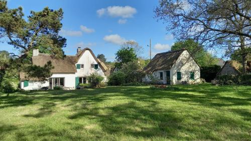Chaumiere de Charme En Briere — hotel in Saint-Lyphard