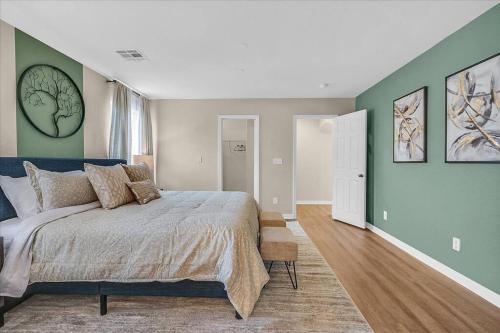 King bed in Master Suite