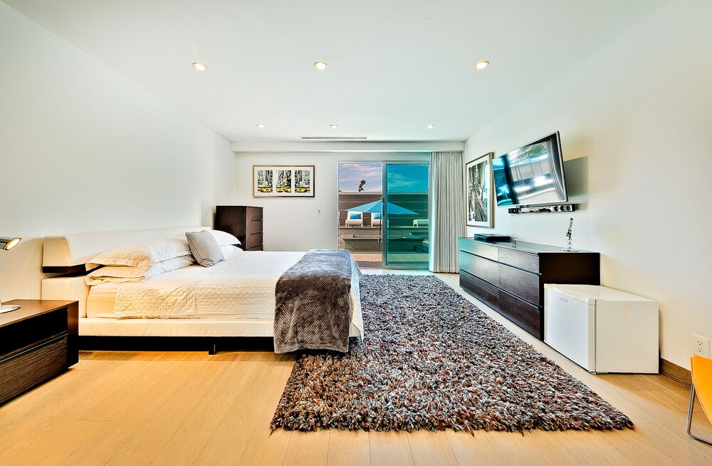 Hollywood Estate With Stunning Views - photo 3