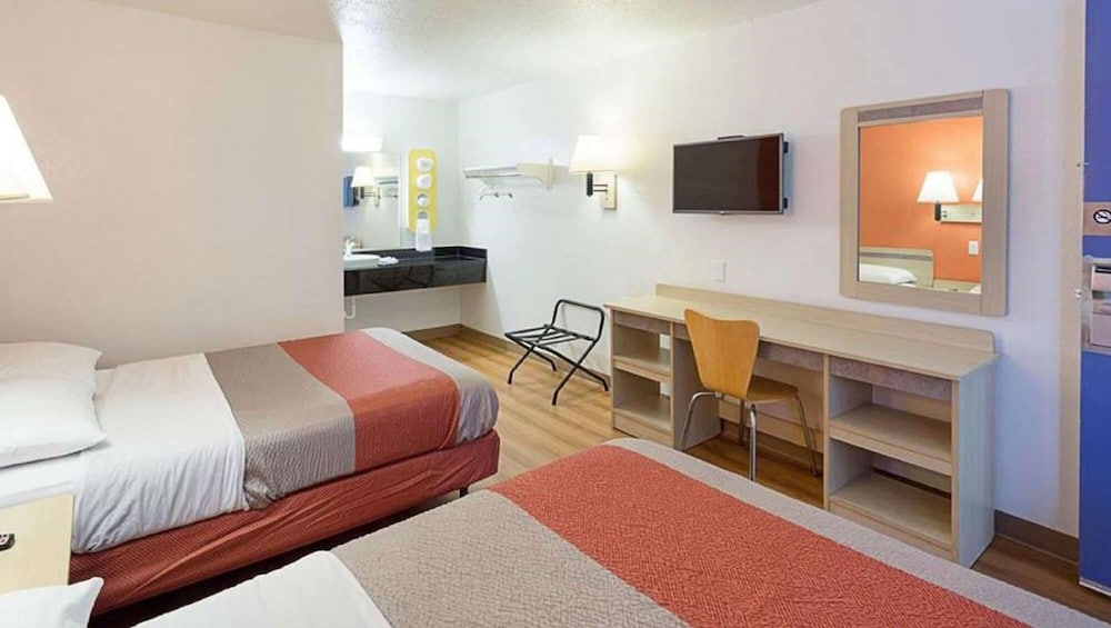 Magnuson Hotel Baton Rouge East - photo 6