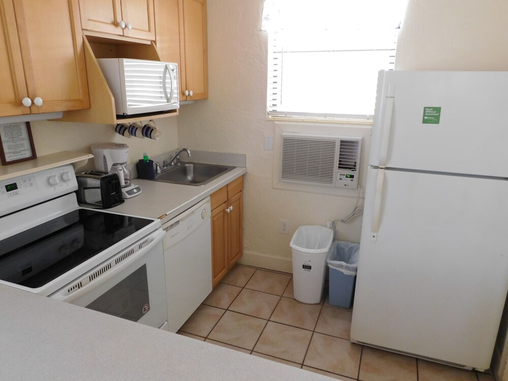 Gulf Beach Resort Motel - photo 8