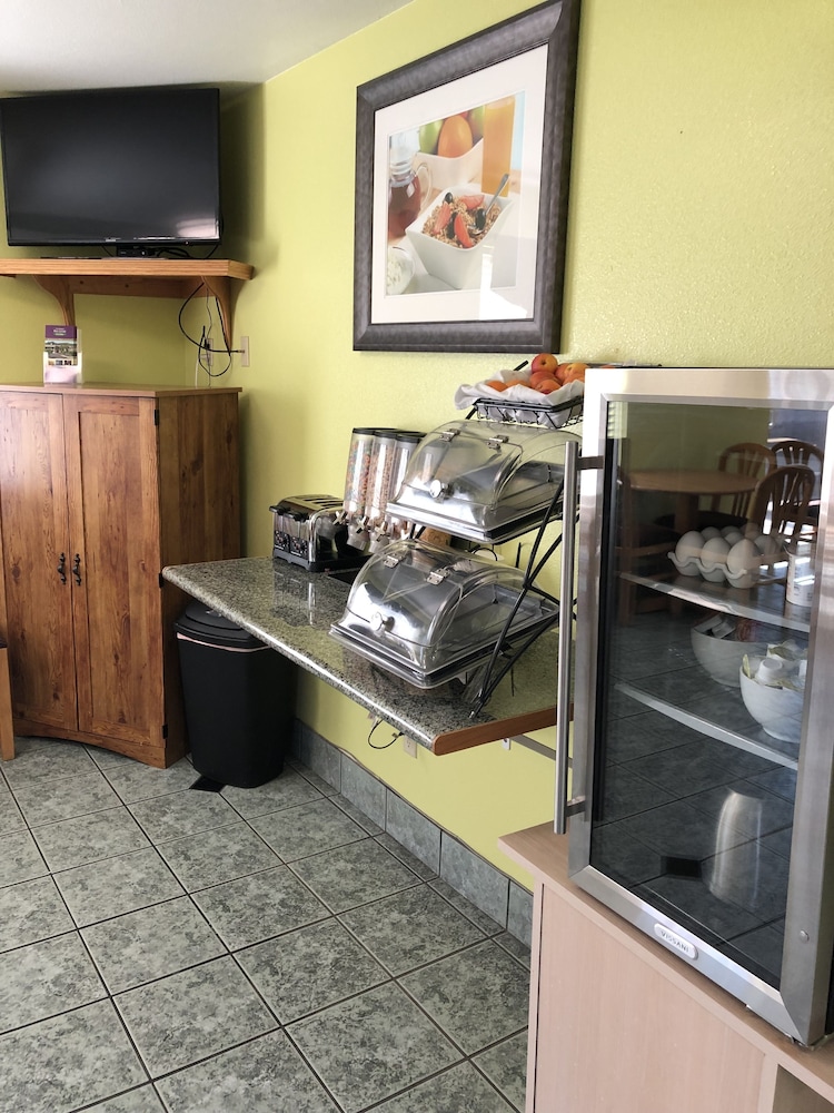 Cloverdale Wine Country Inn & Suites - photo 41