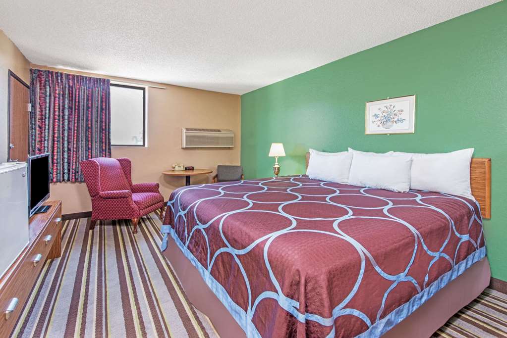 Super 8 by Wyndham Sullivan - photo 13
