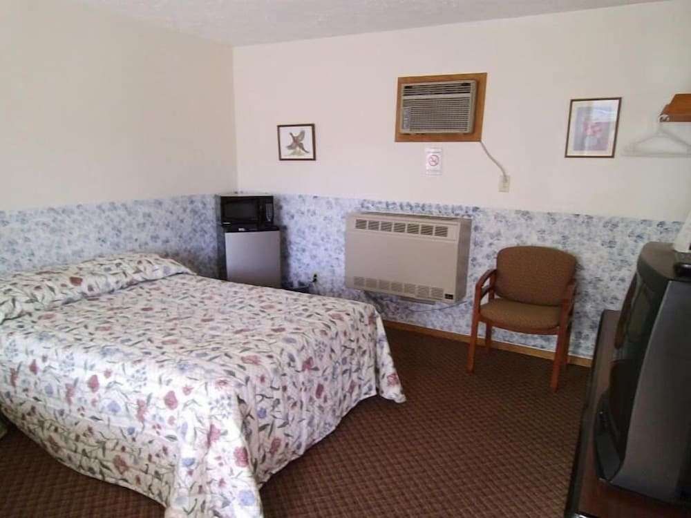 Hillsboro Inn & Suites - photo 7