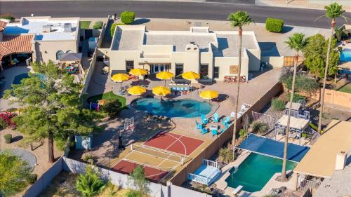 Pickleball & Mini Golf Karaoke Game Room in Glendale, United States