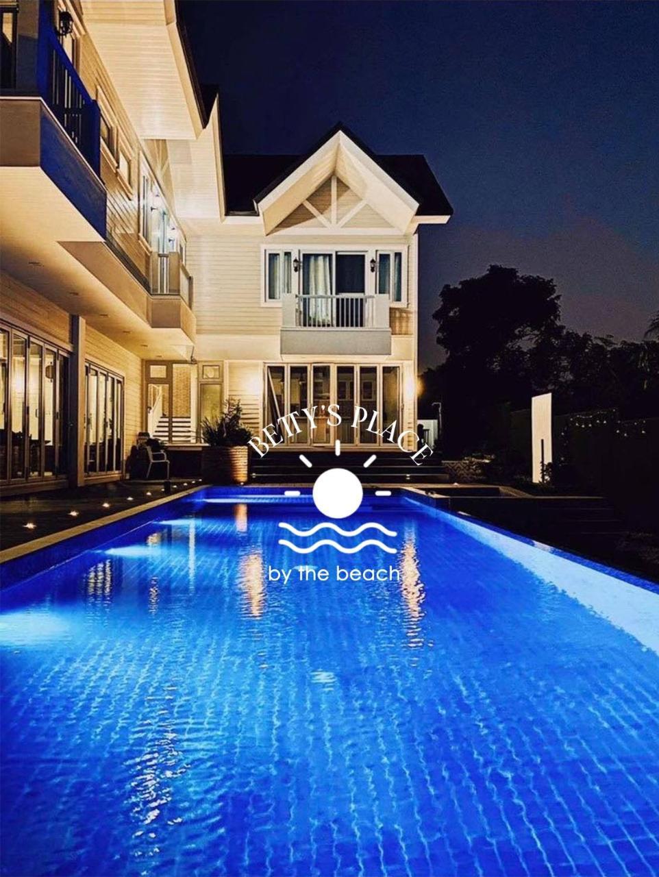 4 Bedroom Beachfront House with Private Pool in Batangas — 4-Star Luxury Hotel in Nasugbu, Philippines