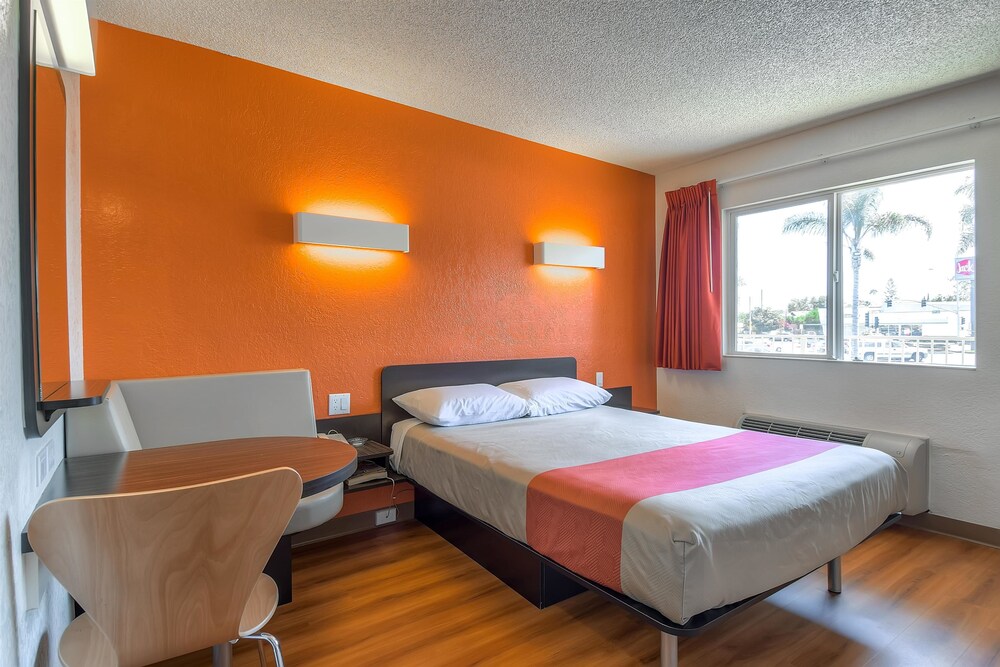 Motel 6 Los Angeles Long Beach - photo 6
