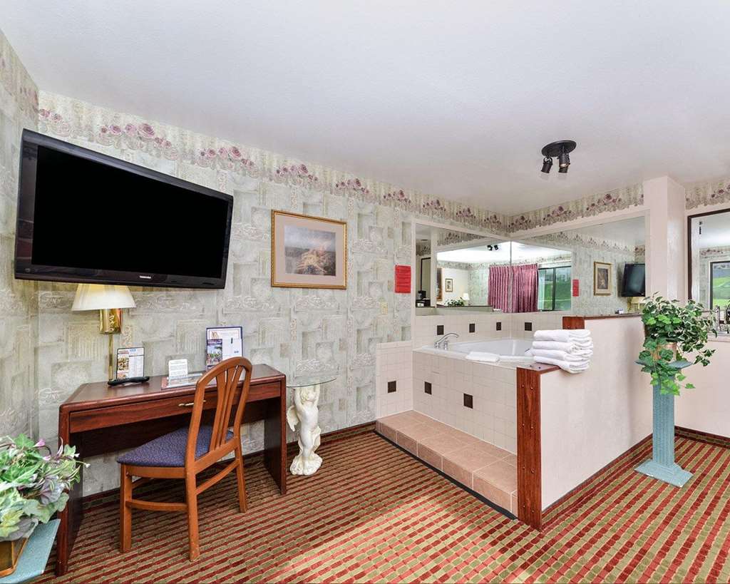 Rodeway Inn & Suites Madison East - photo 26