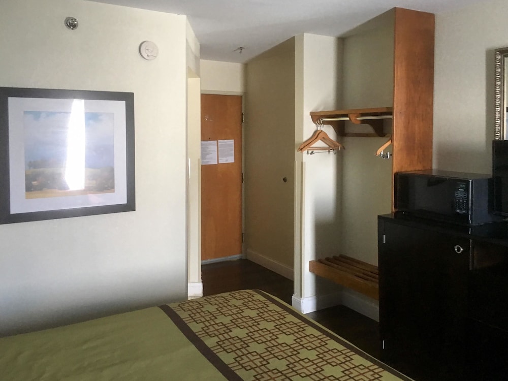 Days Inn by Wyndham Thomson - photo 21