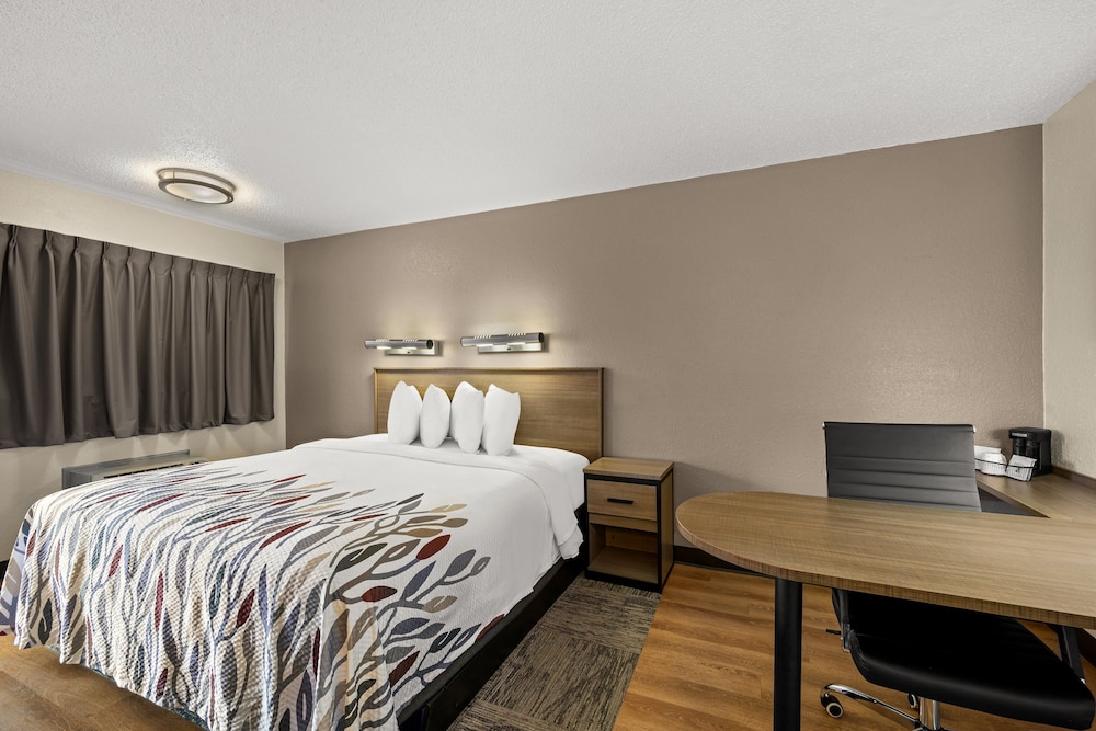 Red Roof Inn Detroit Royal Oak Madison Heights - photo 18