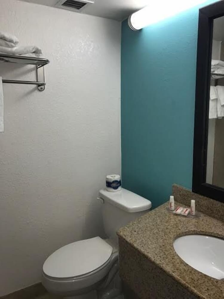Howard Johnson by Wyndham Winter Haven FL - photo 45