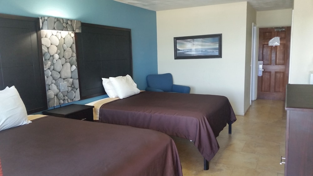 Driftwood Beach Motel - photo 18