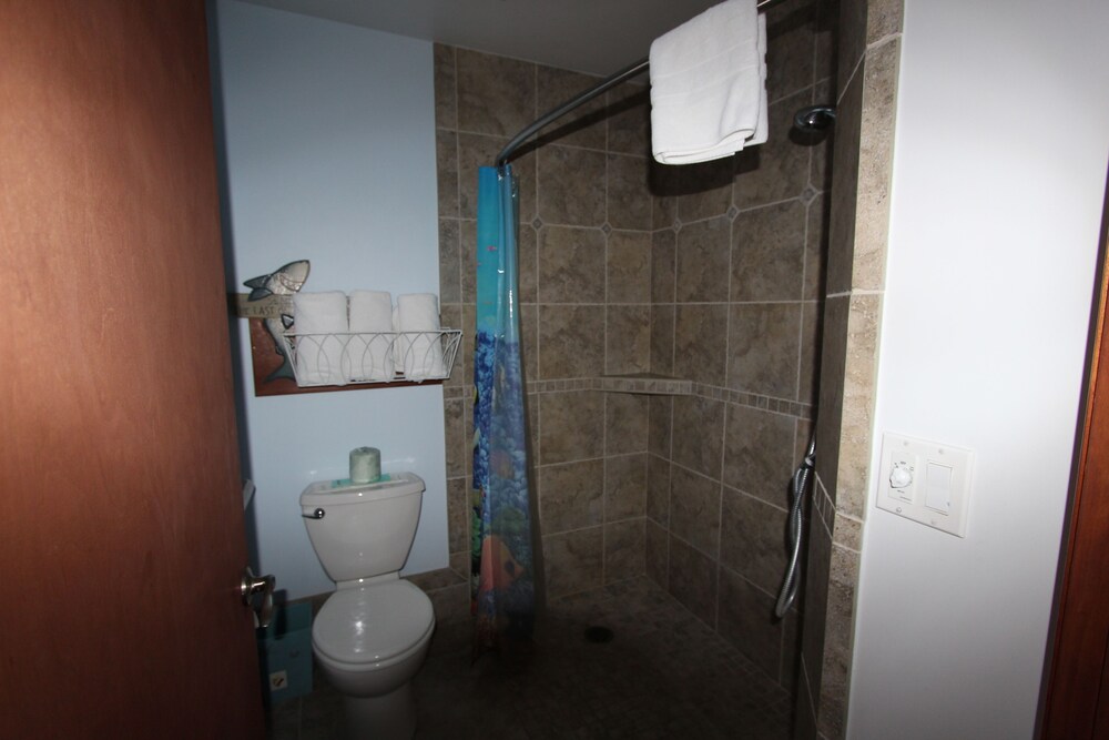 Edgewater Beach Inn - photo 49