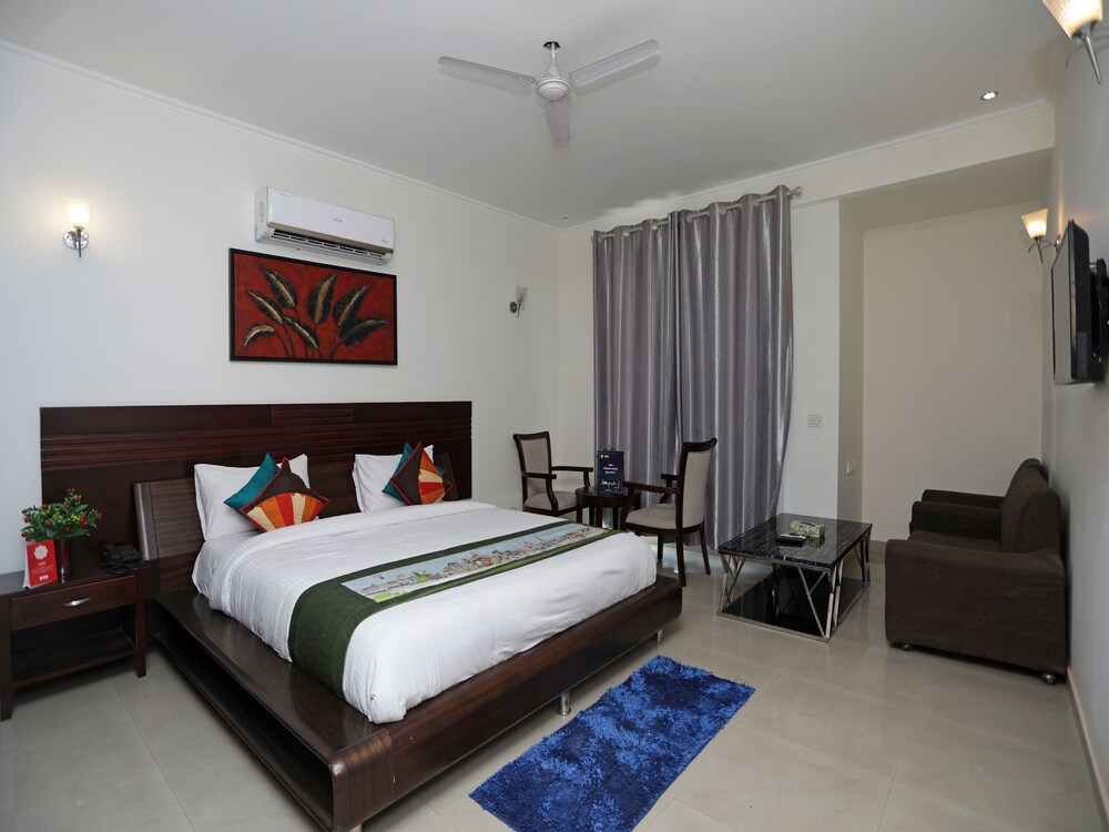 Fabexpress King’S One in Noida, India