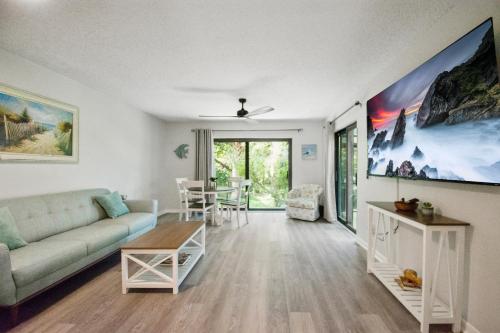 2 Bed 2 Bath Beach Condo — 4-Star Luxury Hotel in Saint Augustine, United States