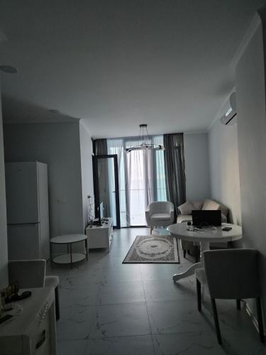 1 Bedroom Apartment With Sea And River Views