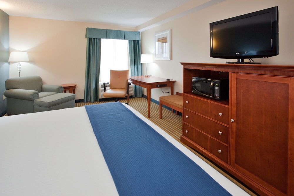 Holiday Inn Express Hotel & Suites Fredericksburg by IHG - photo 4