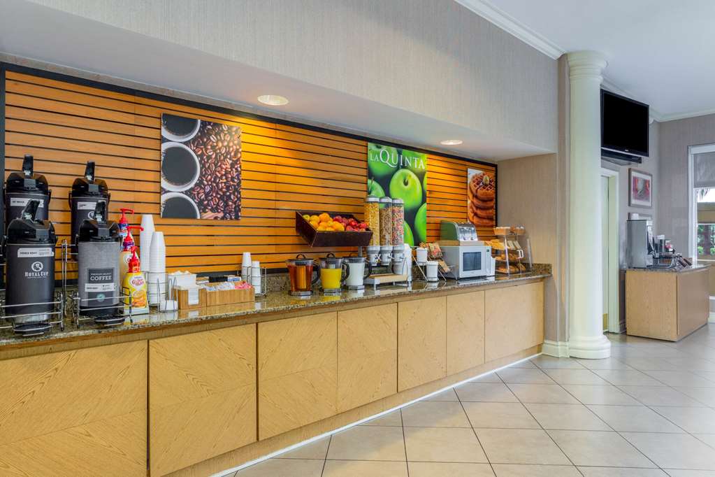 La Quinta Inn & Suites by Wyndham Lakeland West - photo 26