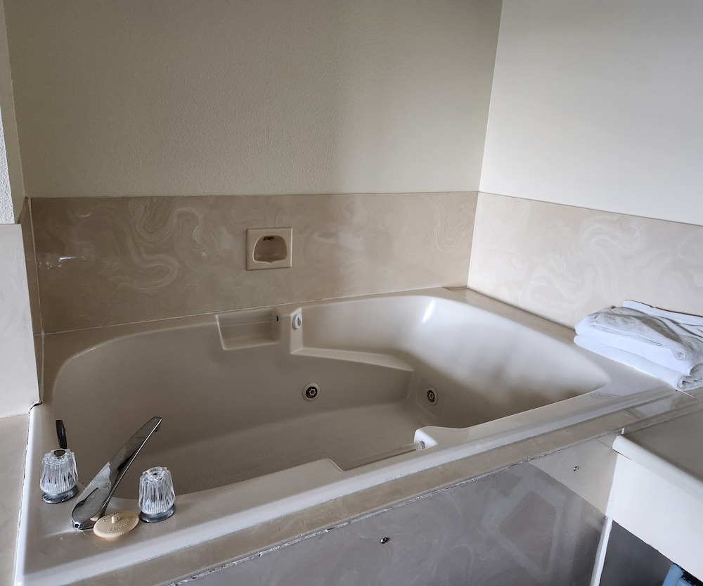 Bayview Inn - photo 32