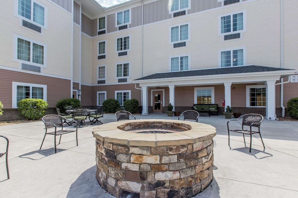 MainStay Suites Jacksonville near Camp Lejeune - photo 38