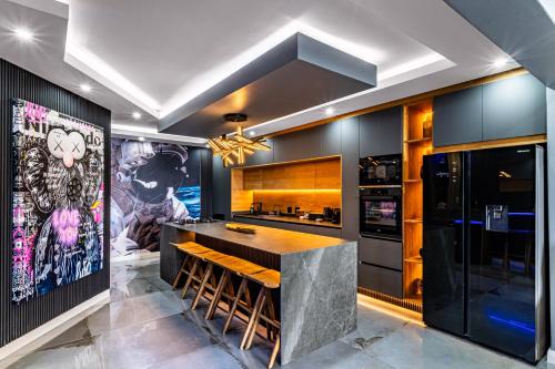 Modern Chic Beachfront Apartment — 4-Star Luxury Hotel in Ballito, South Africa