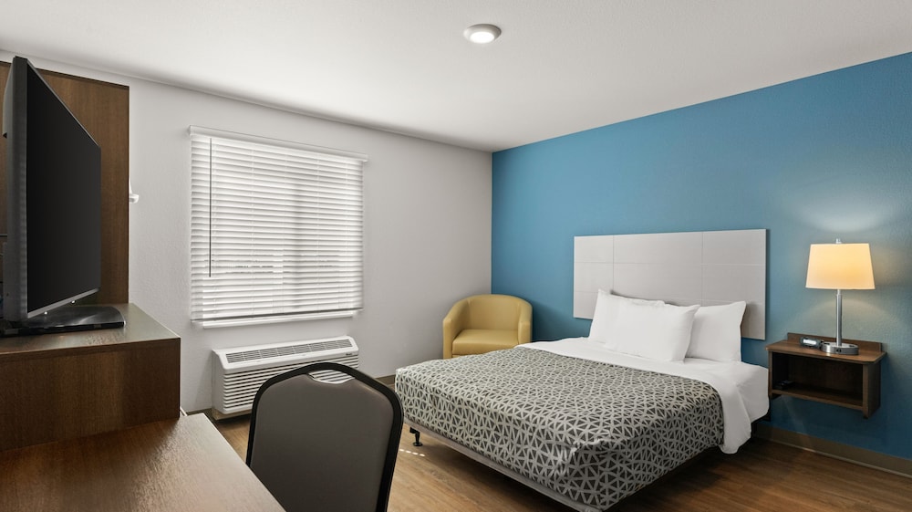 WoodSpring Suites Greeley - photo 8