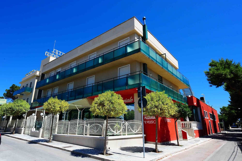 Hotel Gabbiano — hotel in Manfredonia