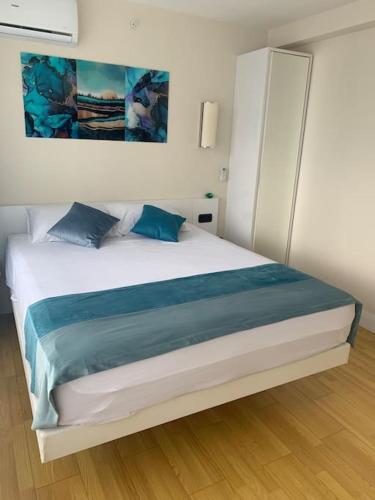 Orbi City Comfort 2 rooms apartments 50 м by sea