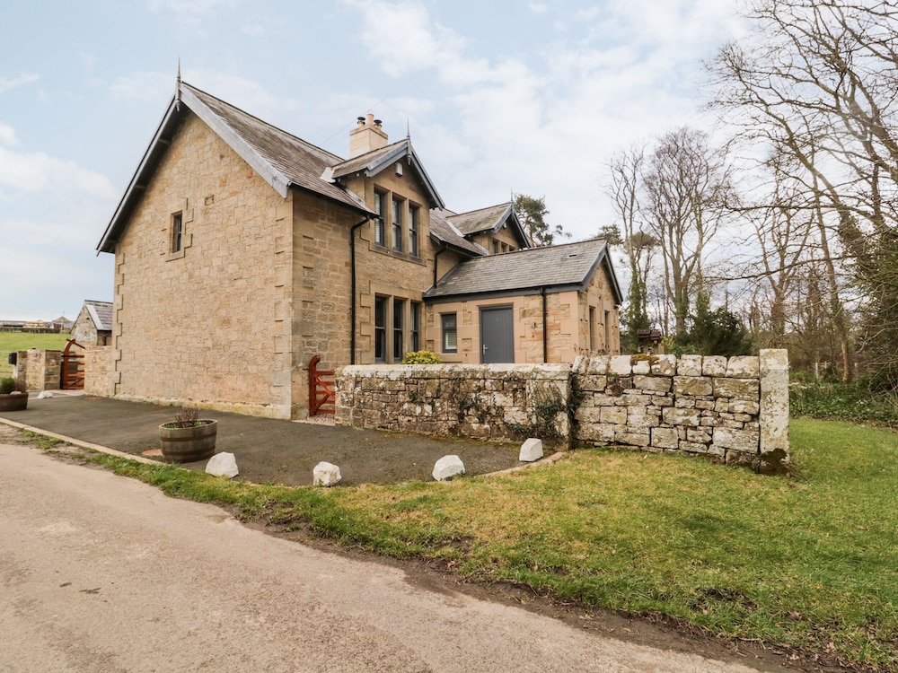 Grange Cottages — 4-Star Luxury Hotel in Alnwick, United Kingdom