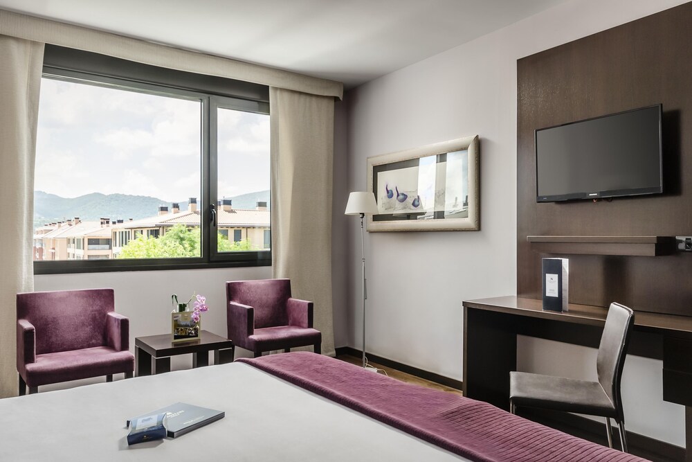 Hotel Eurostars Reina Felicia — Jaca