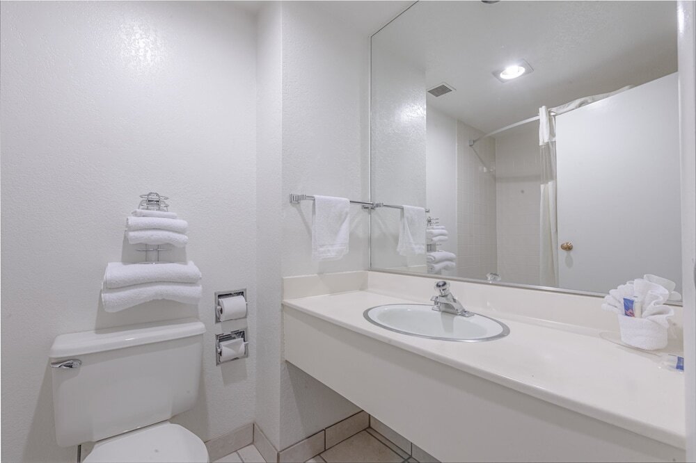 Motel 6 - photo 9