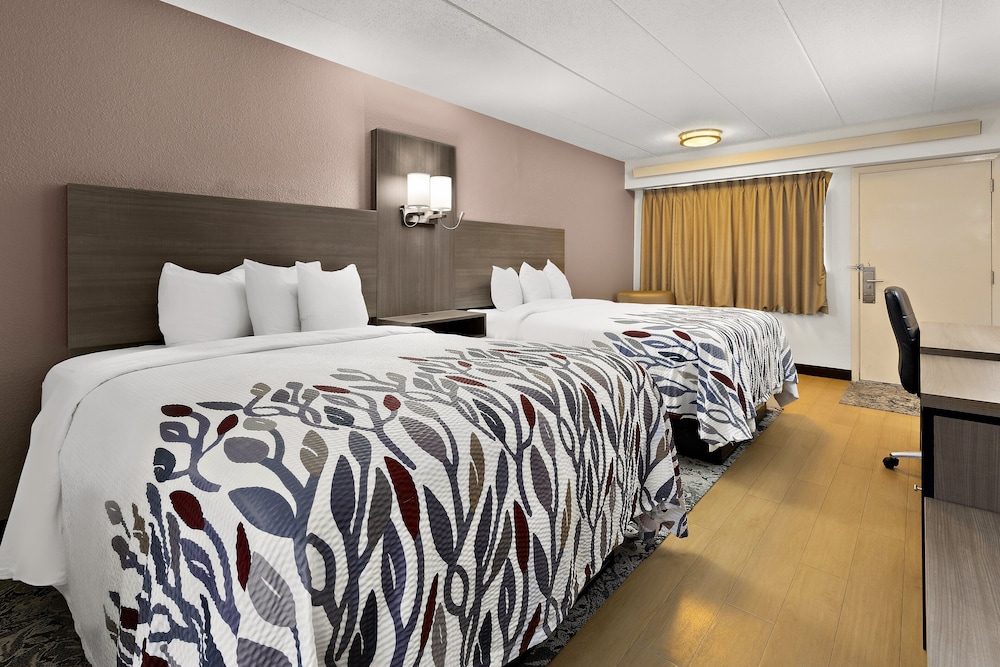 Red Roof Inn Cleveland Westlake - photo 18
