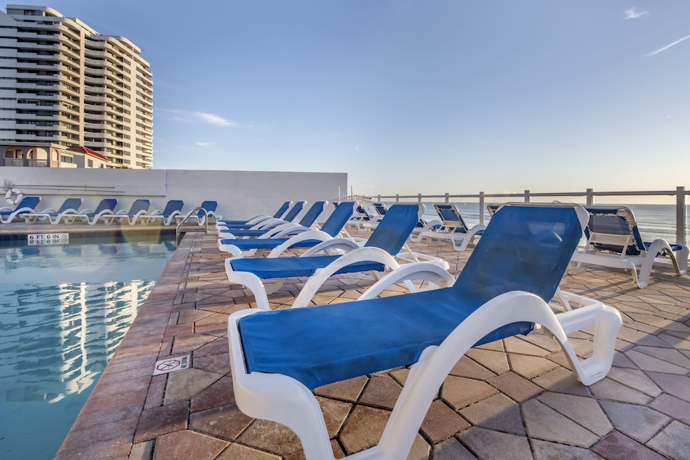 Tropical Winds Oceanfront Hotel - photo 81
