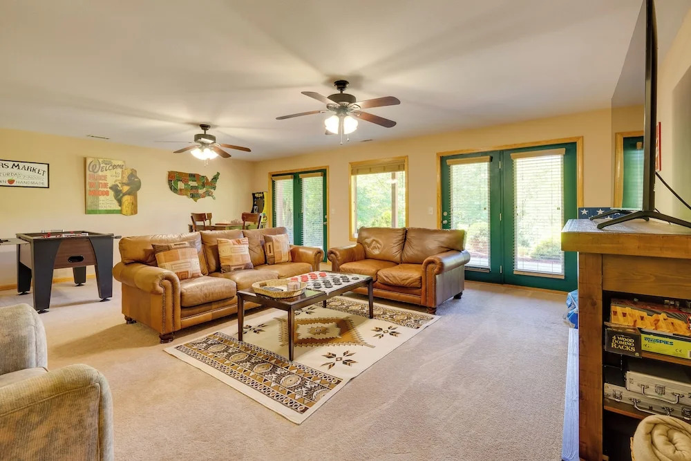 Beautiful Smoky Mountain Chalet with Game Room — 4-Star Luxury Hotel in Murphy, United States