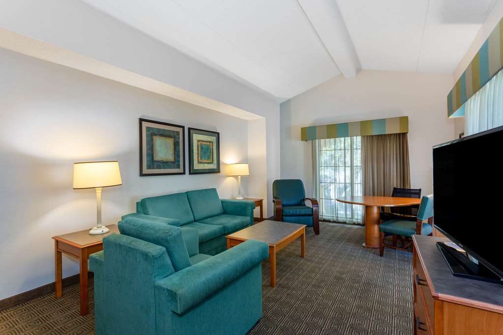 La Quinta Inn by Wyndham Tallahassee North - photo 65