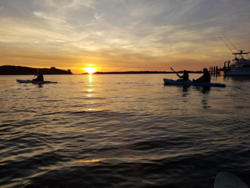 Waterfront home with Private Dock and swimming area large fenced backyard — 4-Star Luxury Hotel in Cedar Point, United States