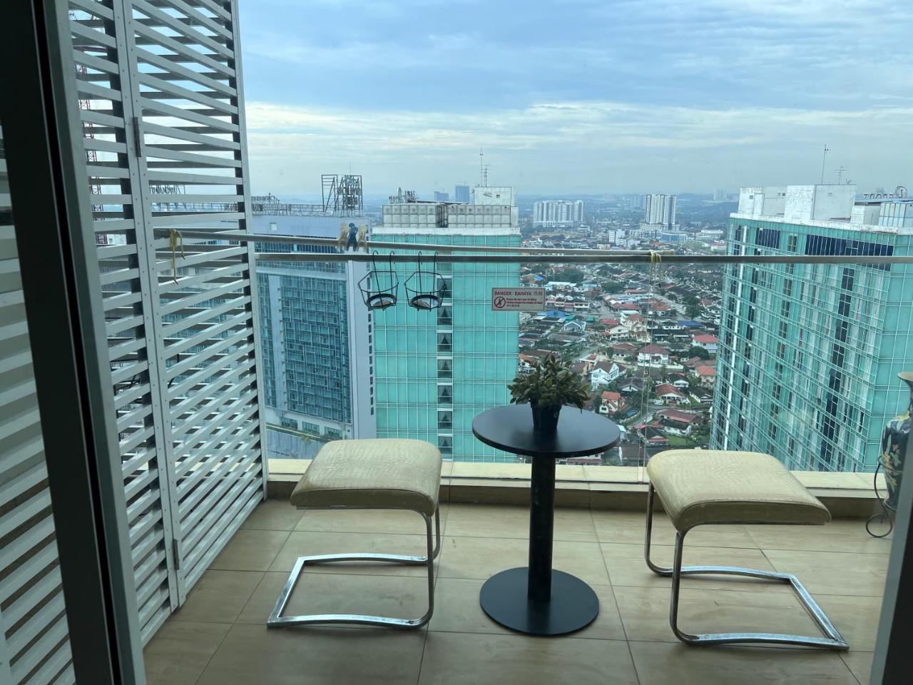 Holiday Home in JB 2 Bdrm 2 Bthrm Wifi 4 pax — 4-Star Luxury Hotel in Johor Bahru, Malaysia