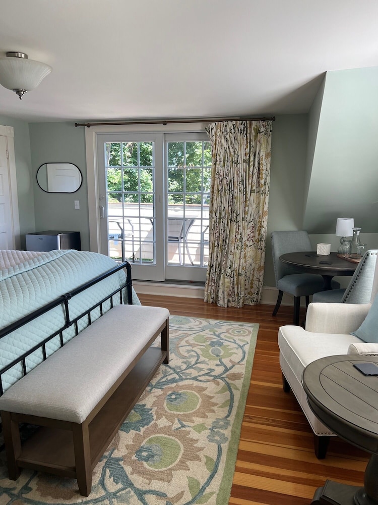 Inn on Shore Road - photo 14