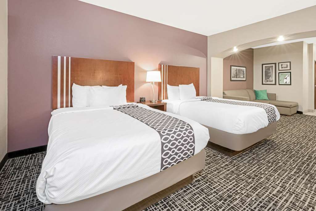 La Quinta Inn & Suites by Wyndham Oklahoma City Yukon - photo 20