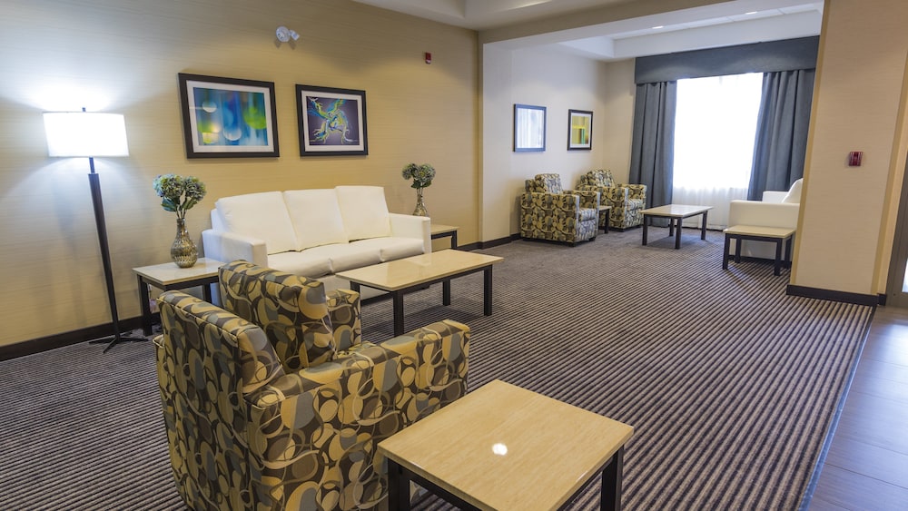 Holiday Inn Express and Suites Thunder Bay