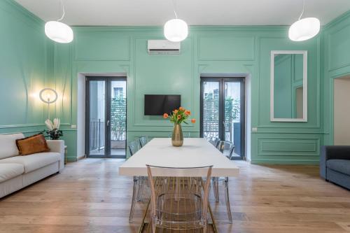Luxury Apartment Cola — 4-Star Luxury Hotel in Rome, Italy